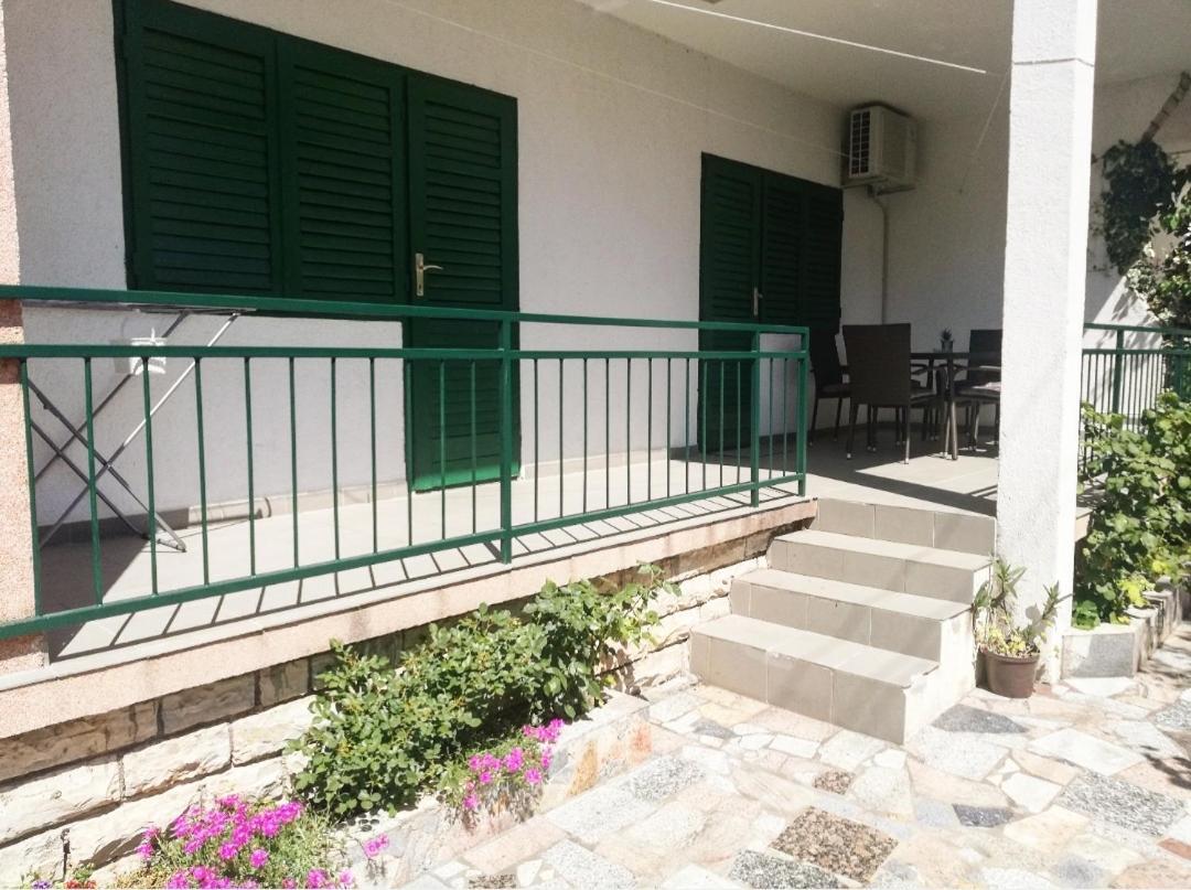 Mala Kuca Apartment Vodice Luaran gambar
