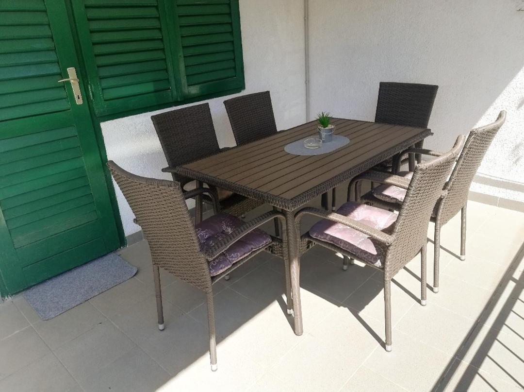 Mala Kuca Apartment Vodice Luaran gambar