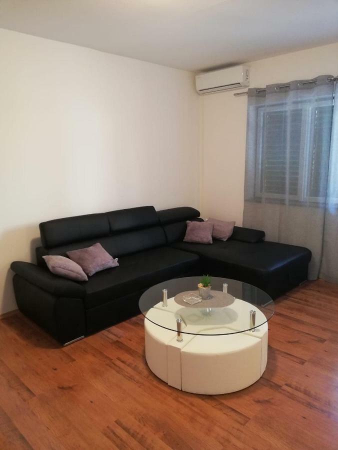 Mala Kuca Apartment Vodice Luaran gambar